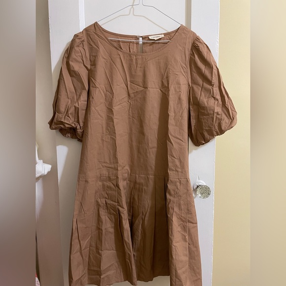 Dresses & Skirts - Jupe. Large. Tan